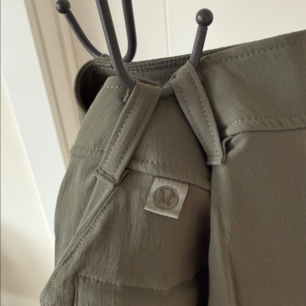 Lululemon ripstop cargo - size 30 - Picture 3 of 6